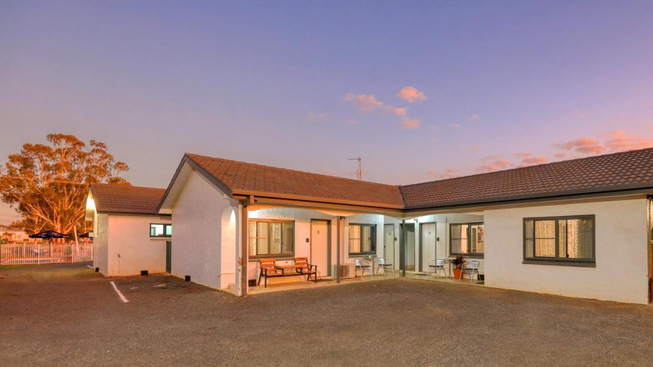 Parkes Federation Motel Exterior photo